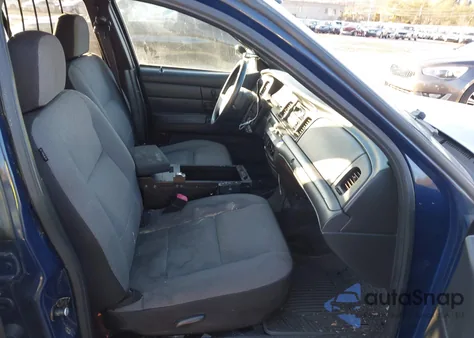 2010 Ford Crown Victoria Police/Police Interceptor z USA, uszkodzony, nr VIN 2FABP7BV5AX142276